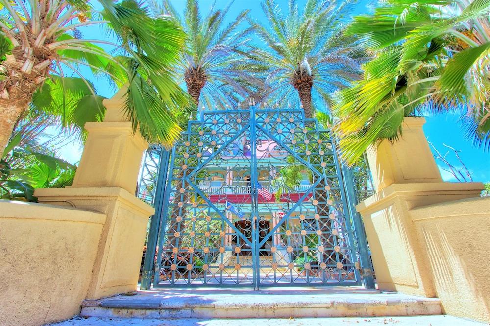 Southernmost House photo 66