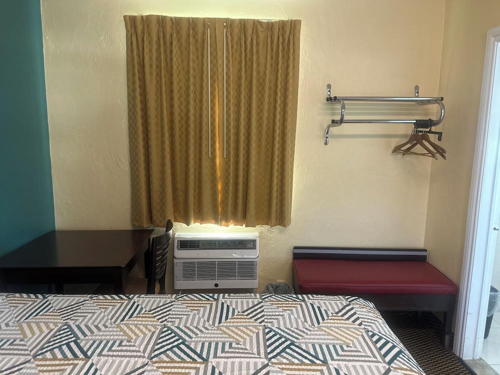 Tropical Palm Motel photo 4