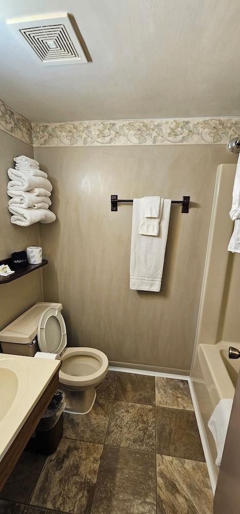 River Country Motor Lodge photo 92
