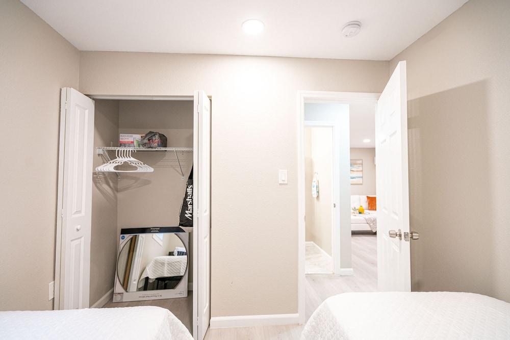 University Serenity Suites 14th photo 9