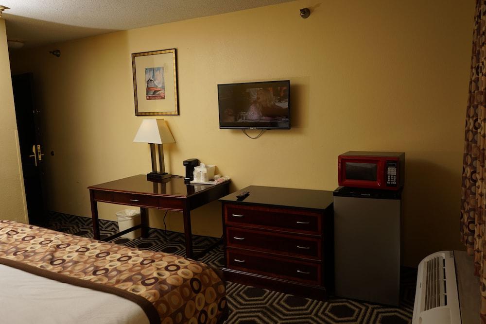 Halsted Inn and Suites Harvey - Chicago Southland photo 16