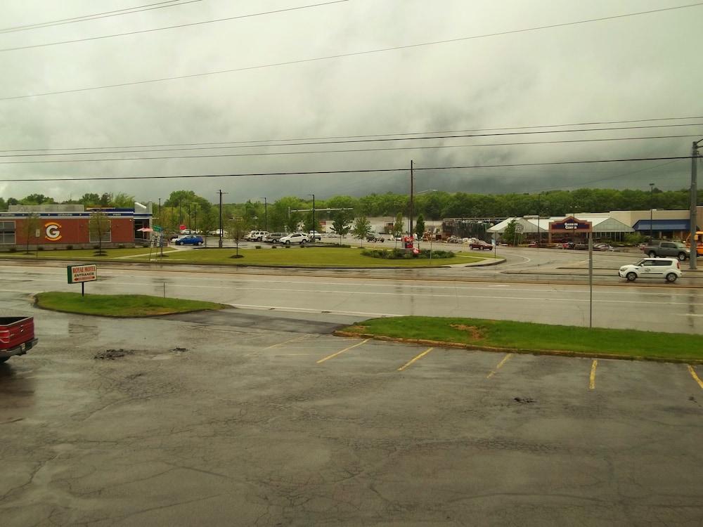 Royal Motel photo 20