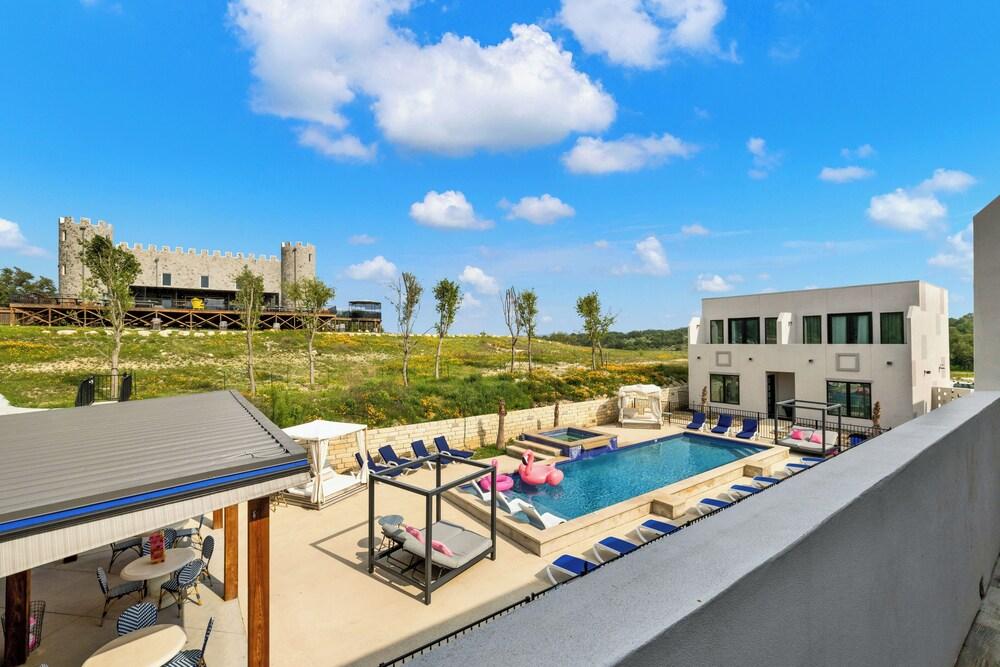 The Bentley Hotel - Bill Murray Room - Pool View photo 3
