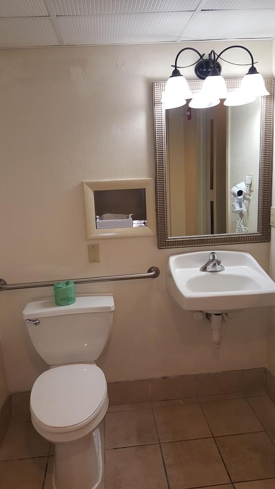 Quality Inn & Suites Conference Center photo 22