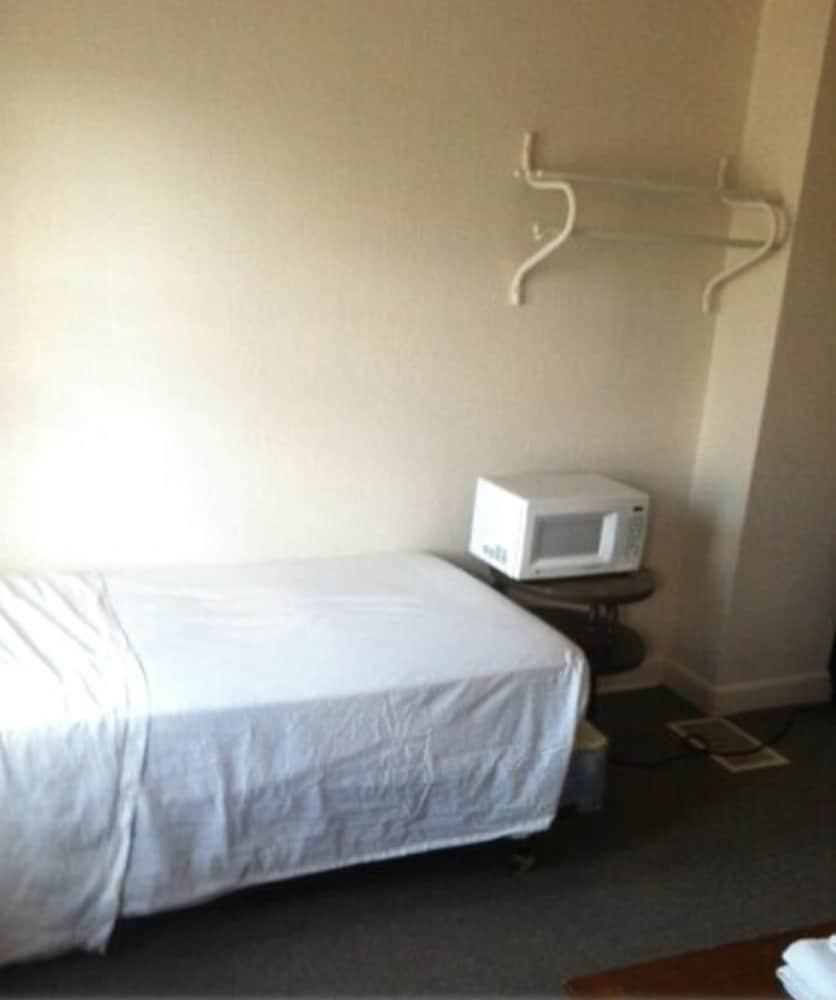 Airport Lodge photo 6