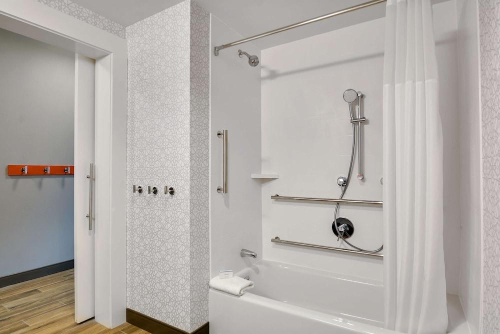 Hampton Inn Salem Boston photo 17