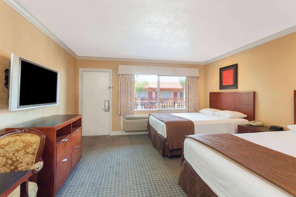Travelodge by Wyndham El Cajon photo 7