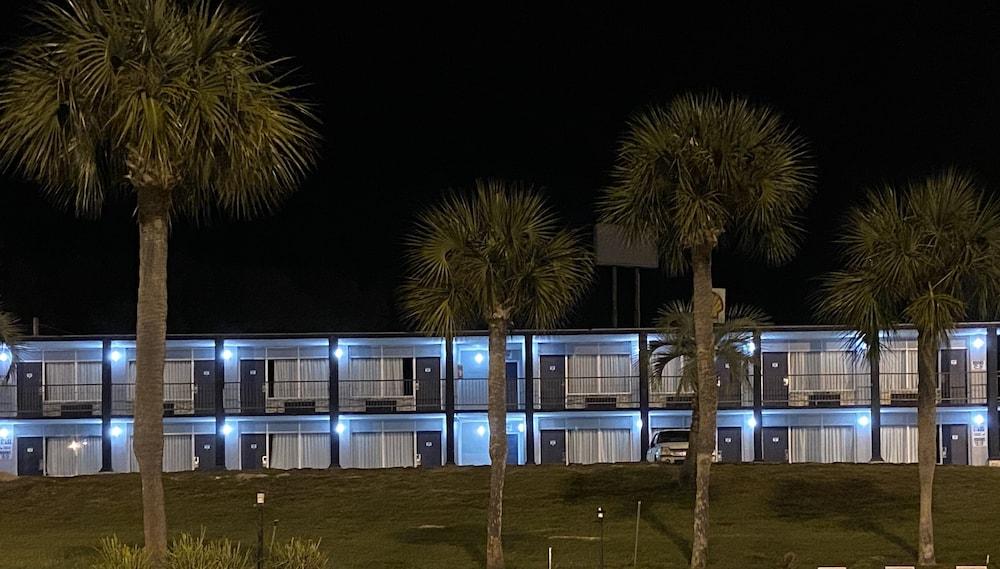 American Inn and Suites photo 1