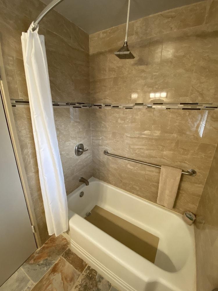 Rainbow Inn & Cottages photo 13