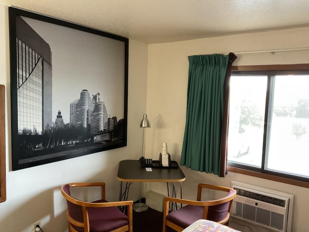 Budget Host Inn Buffalo photo 26