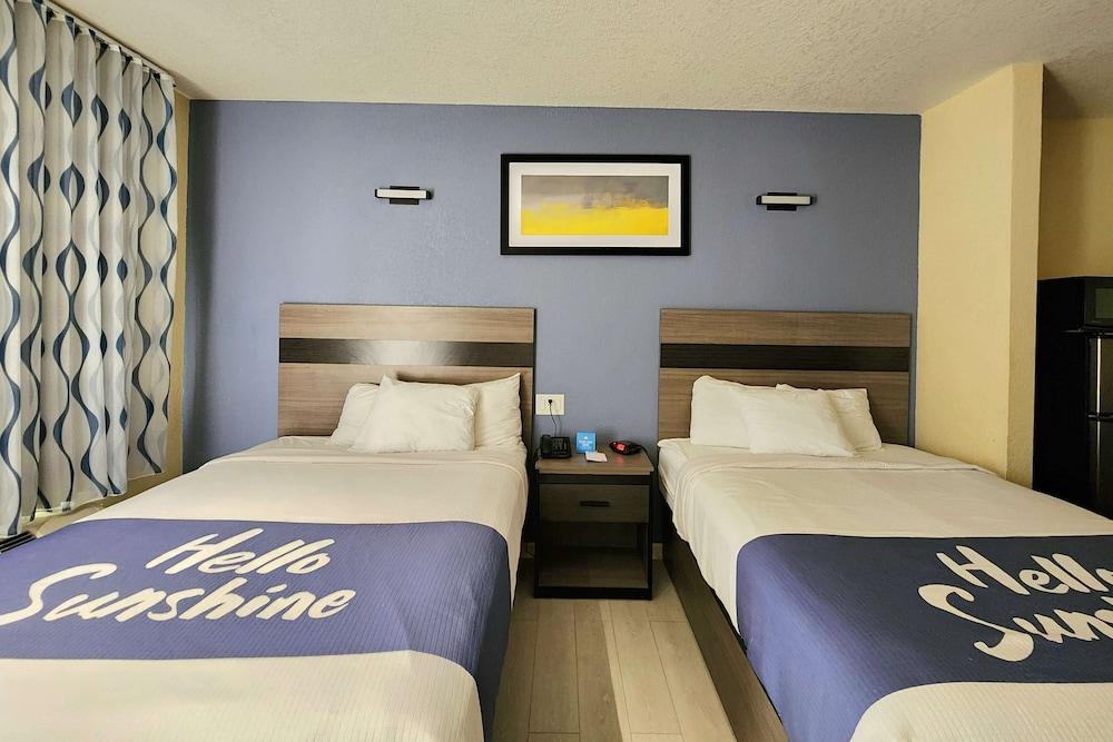 Days Inn by Wyndham Freeport photo 3