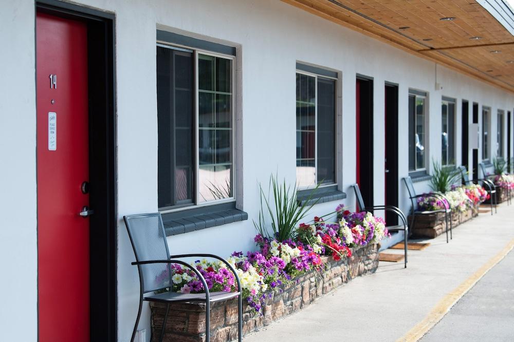 The Sapphire Motel photo 94