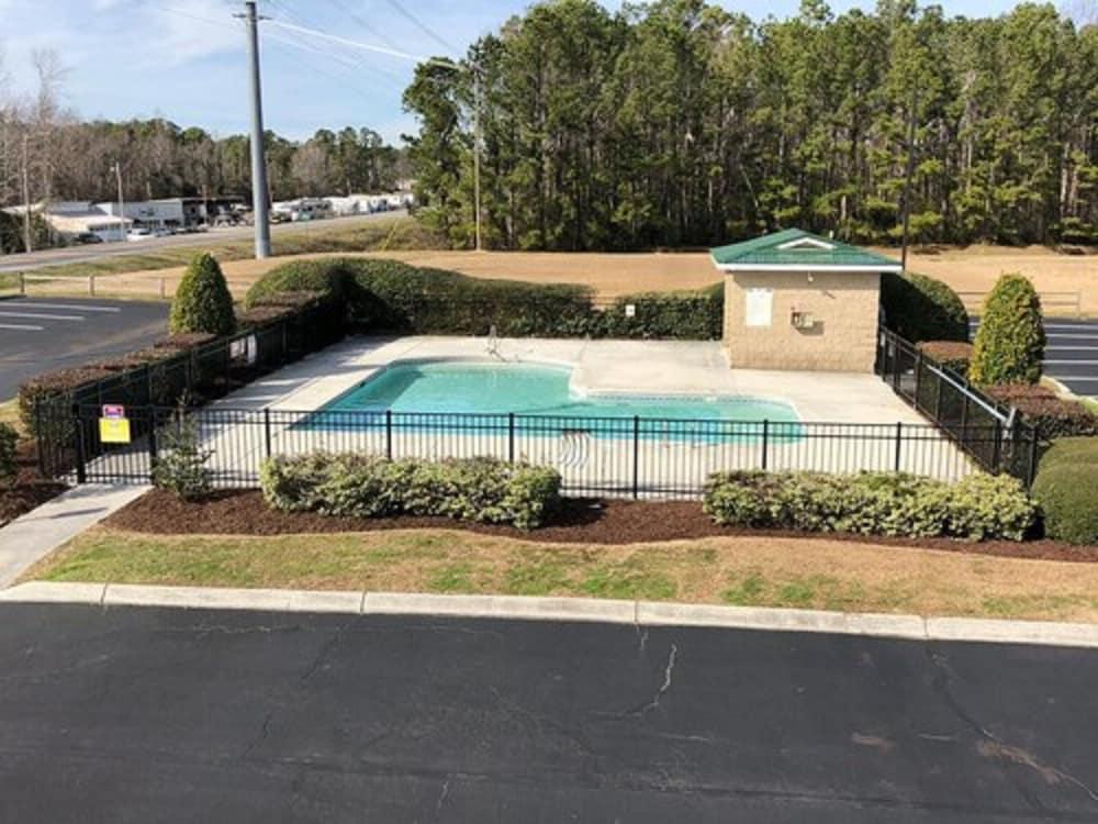 Days Inn by Wyndham Cape Carteret near Emerald Isle photo 17