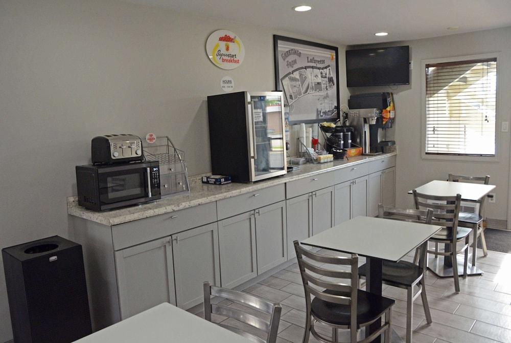 Super 8 by Wyndham Lafayette / Purdue Area photo 16