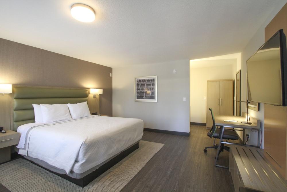 GreenTree Pasadena Inn photo 11