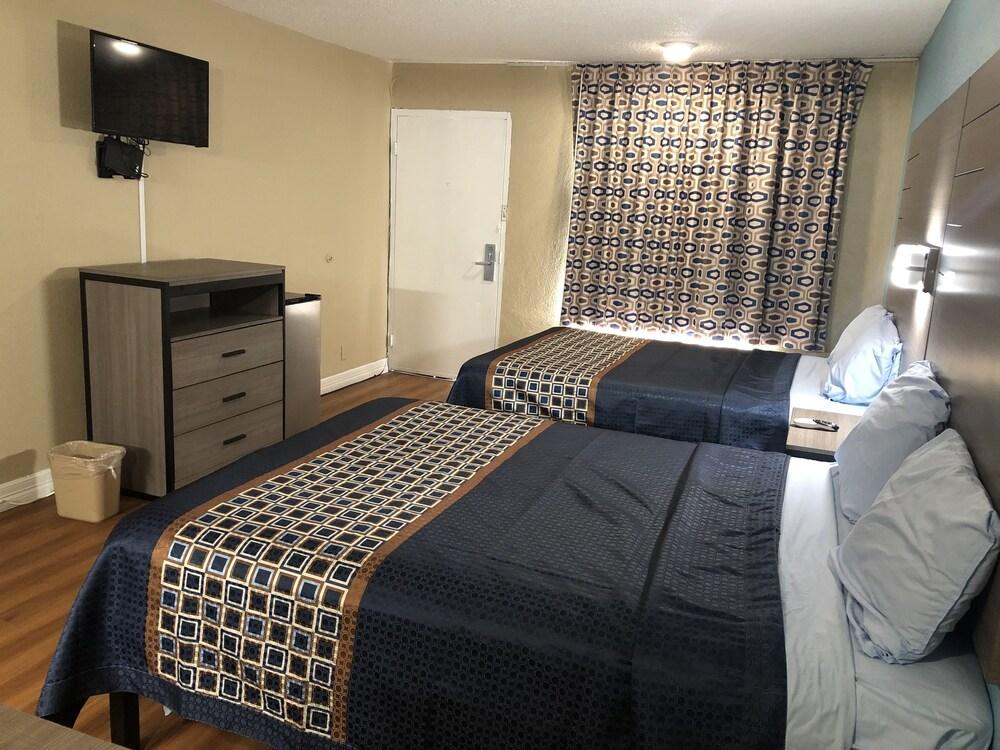 Luxury Inn & Suites photo 5