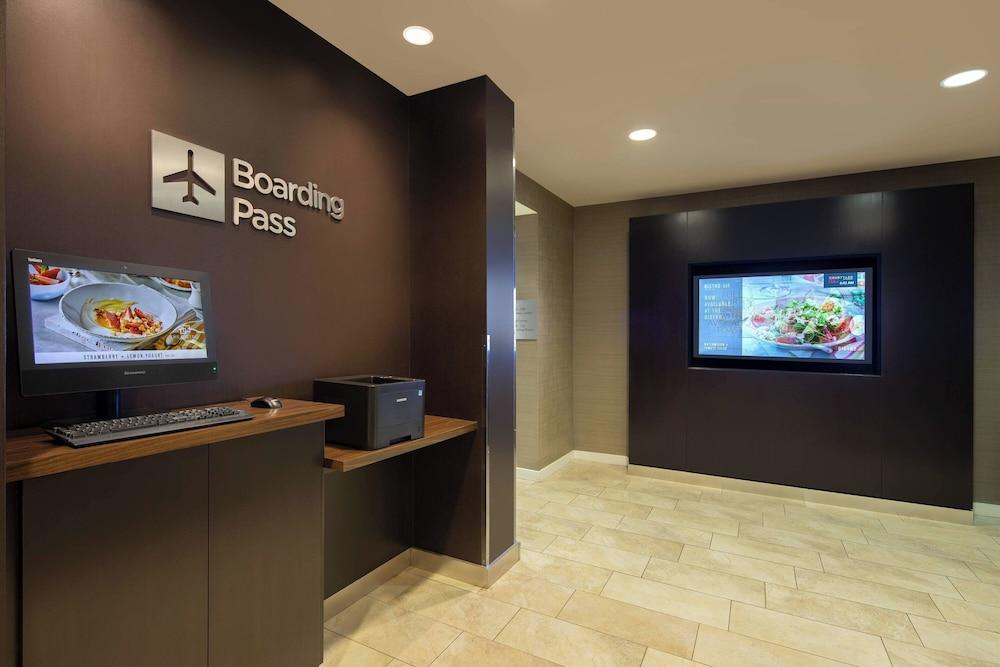 Courtyard by Marriott Grand Rapids Airport photo 25