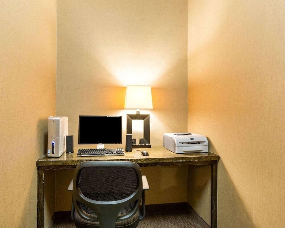Comfort Inn & Suites Winnie photo 36