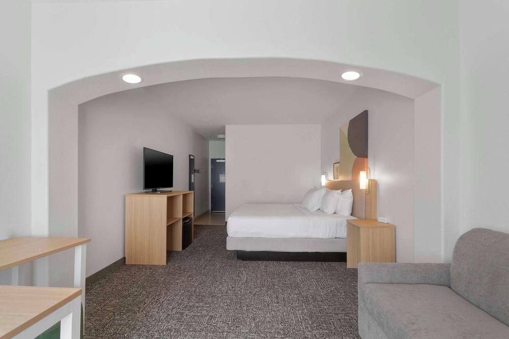 Spark by Hilton San Antonio Dominion photo 5