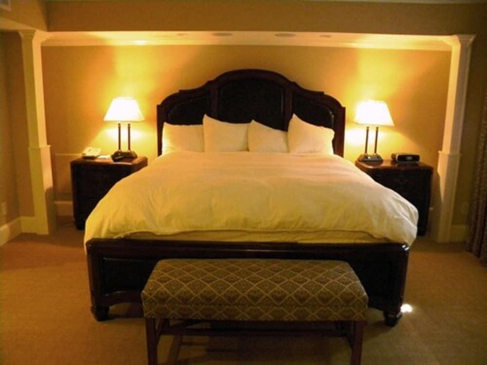 The Smith House photo 12