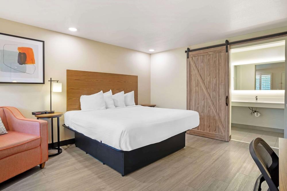 Best Western Shadow Inn photo 10