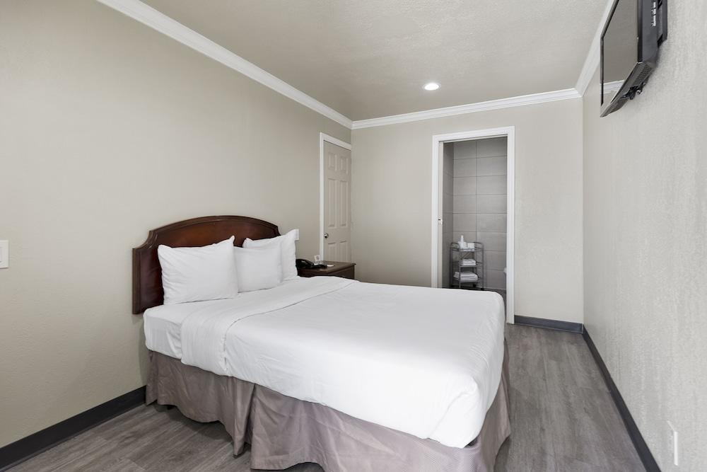 Le Blanc Inn & Suites photo 57