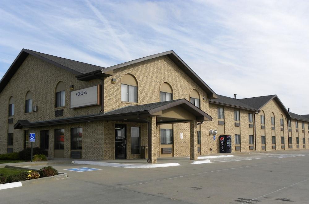 New Victorian Inn and Suites photo 39