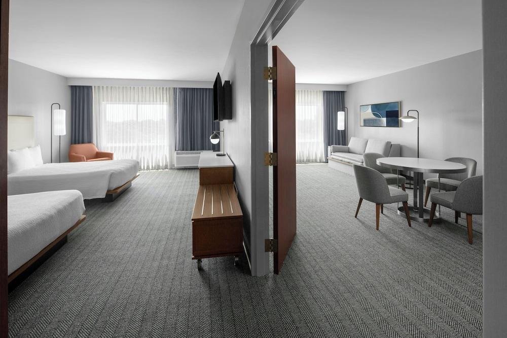 Courtyard by Marriott Tampa Oldsmar photo 14