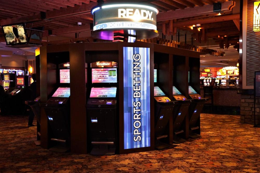 Four Winds Casino Resort – New Buffalo photo 36