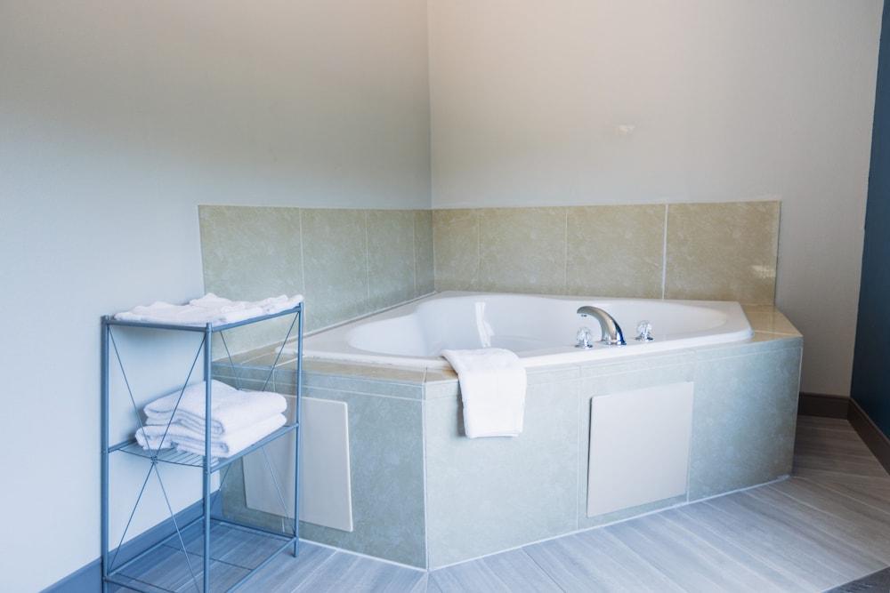 Holiday Inn Express & Suites Guthrie North Edmond by IHG photo 44