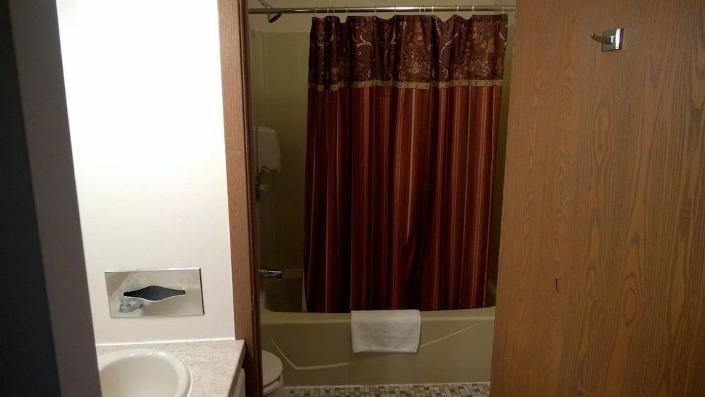 The Travelers Inn photo 18