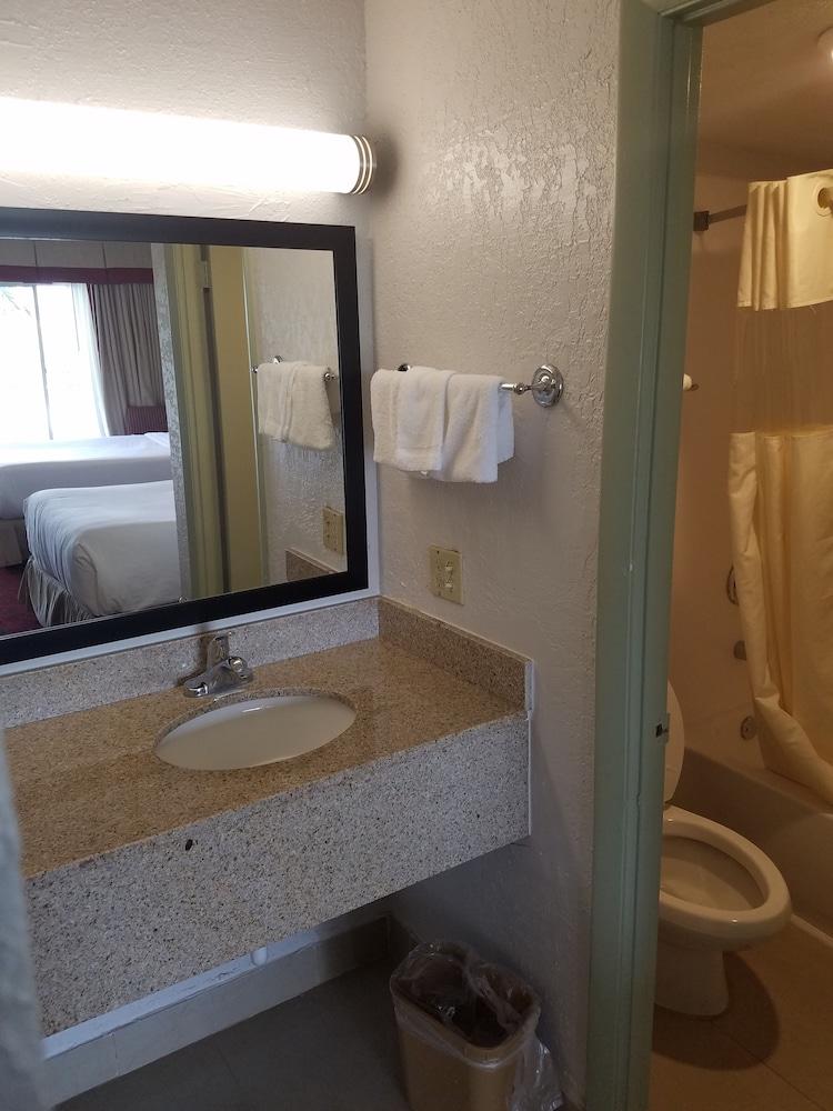Budget Inn photo 17