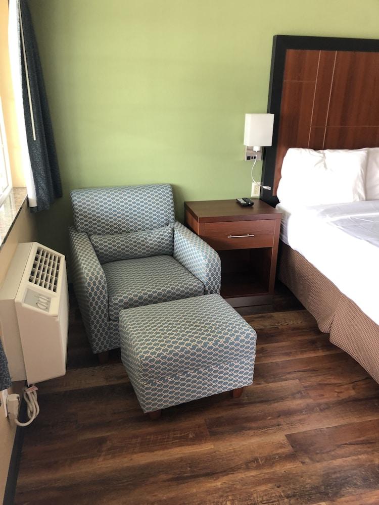 Knight's Inn Motel photo 40