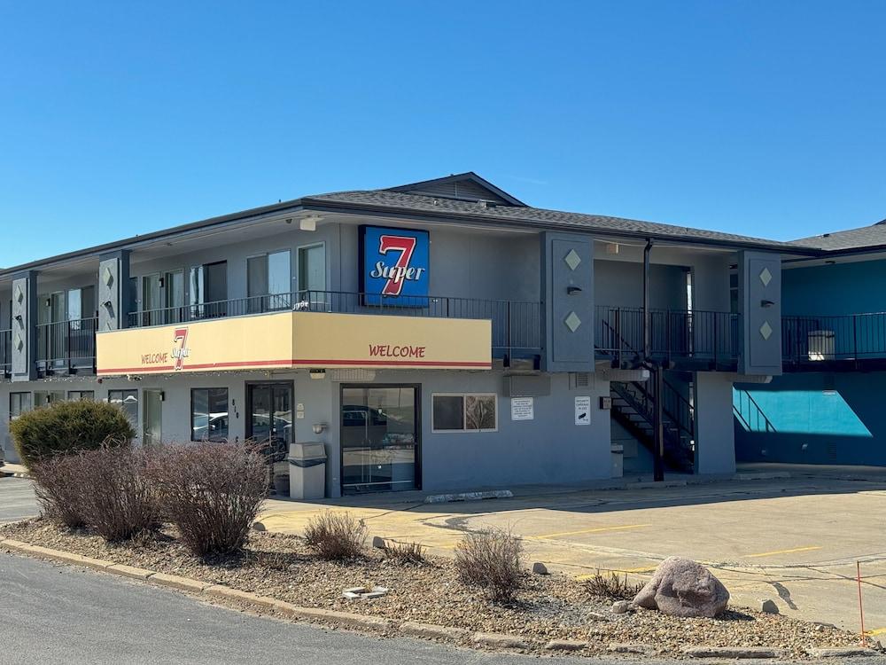 Super 7 Motel photo 6
