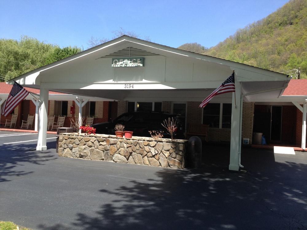 Travelowe's Motel photo 49