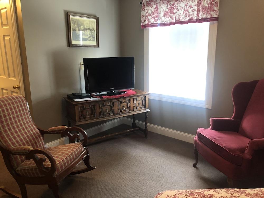 Talbott Inn photo 56