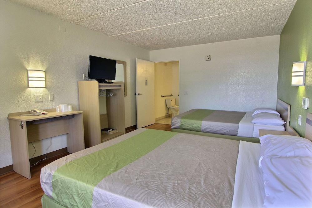Motel 6 Austin, TX - Central Downtown UT photo 17