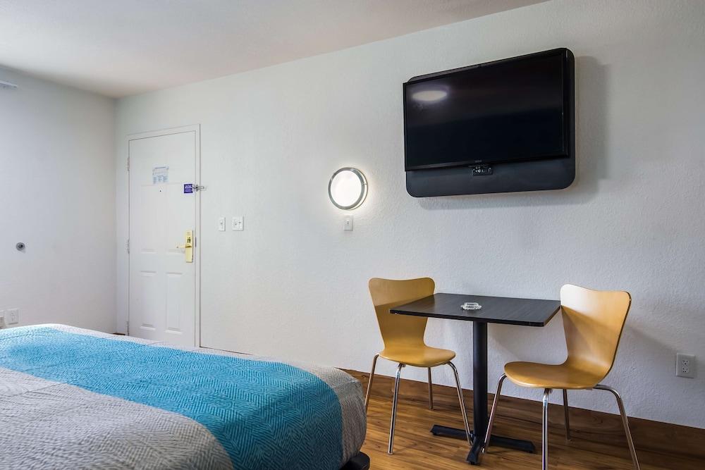 Motel 6 Pensacola, FL - NAS photo 30