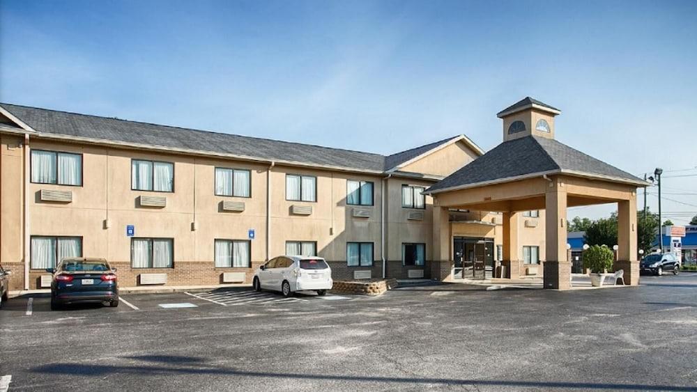 Econo Lodge photo 16