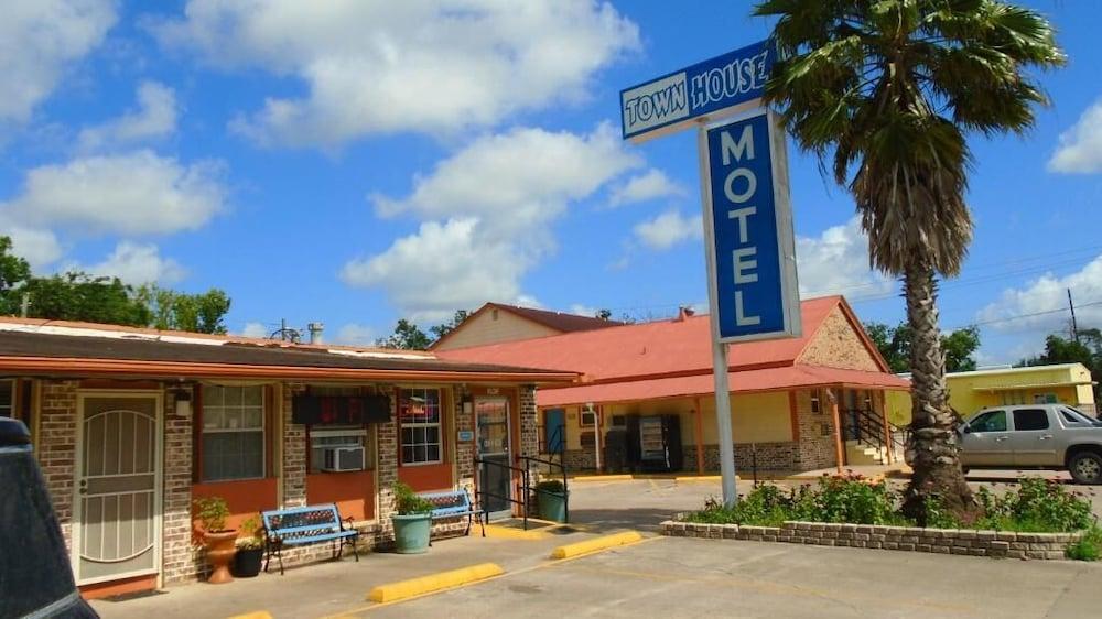Town House Motel photo 41