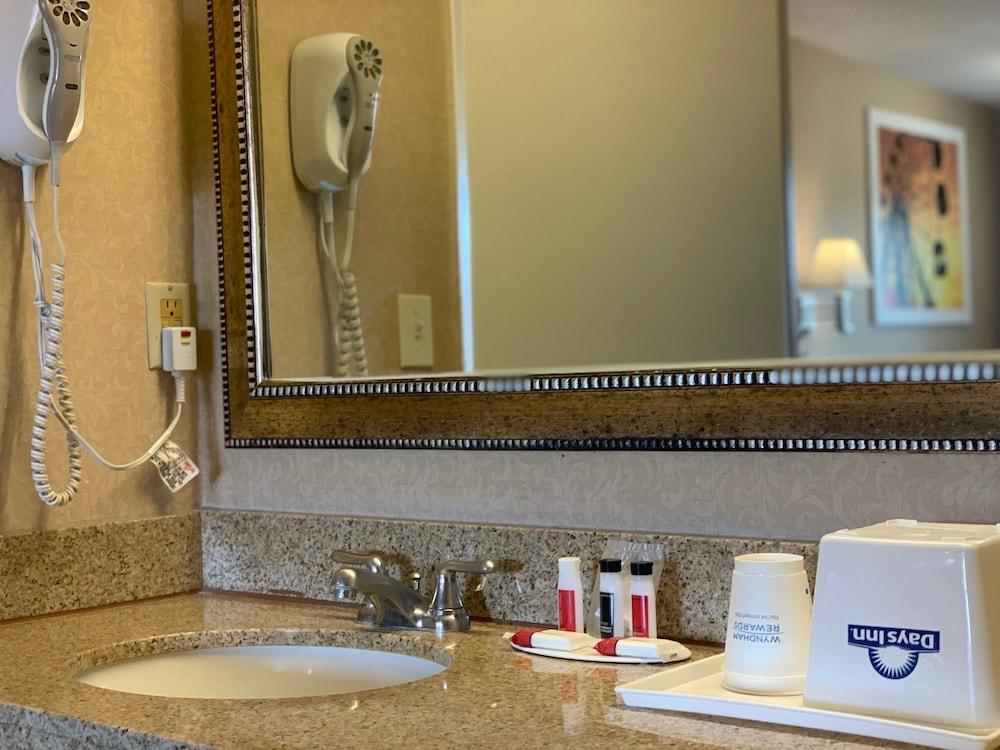 Days Inn by Wyndham Alhambra CA photo 14