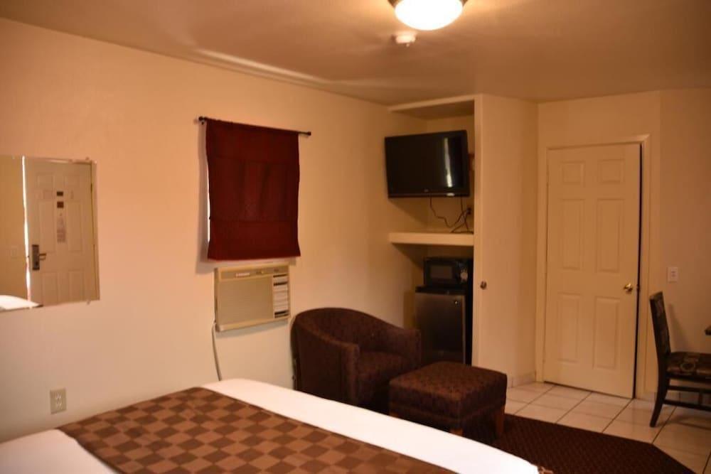 Baycities Motel photo 13