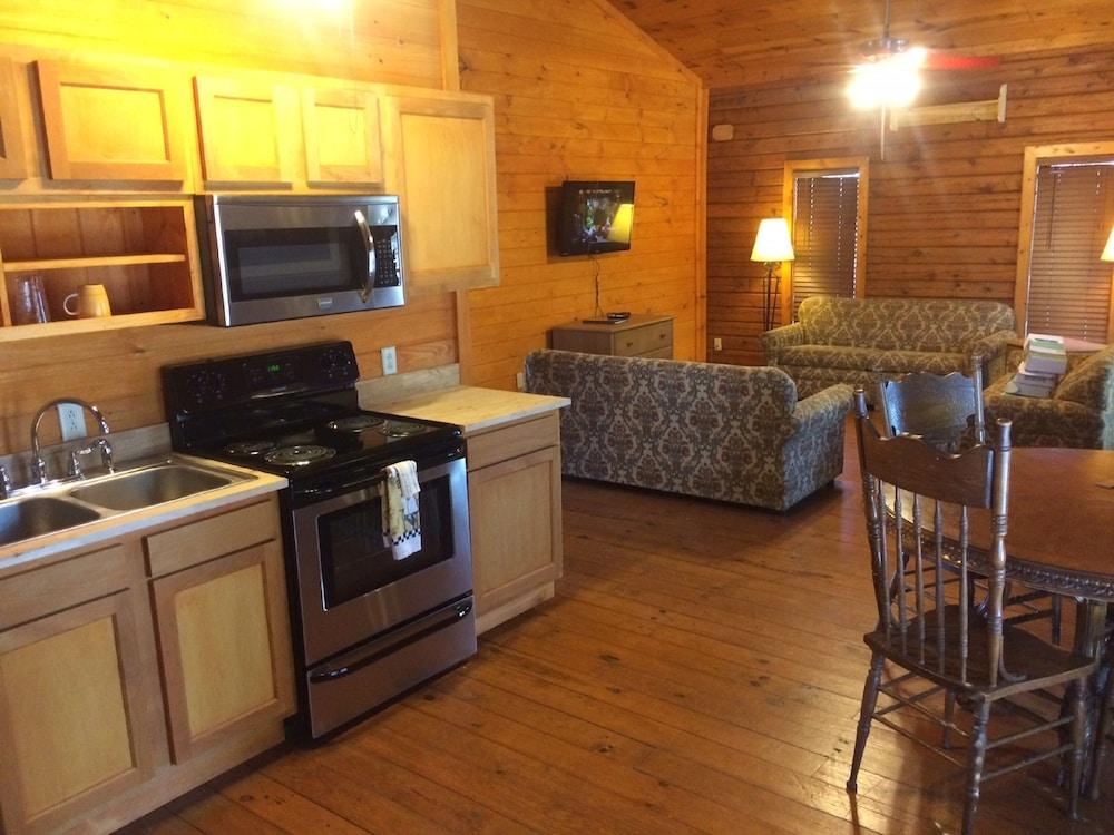 The Smokehouse Lodge and Cabins photo 32