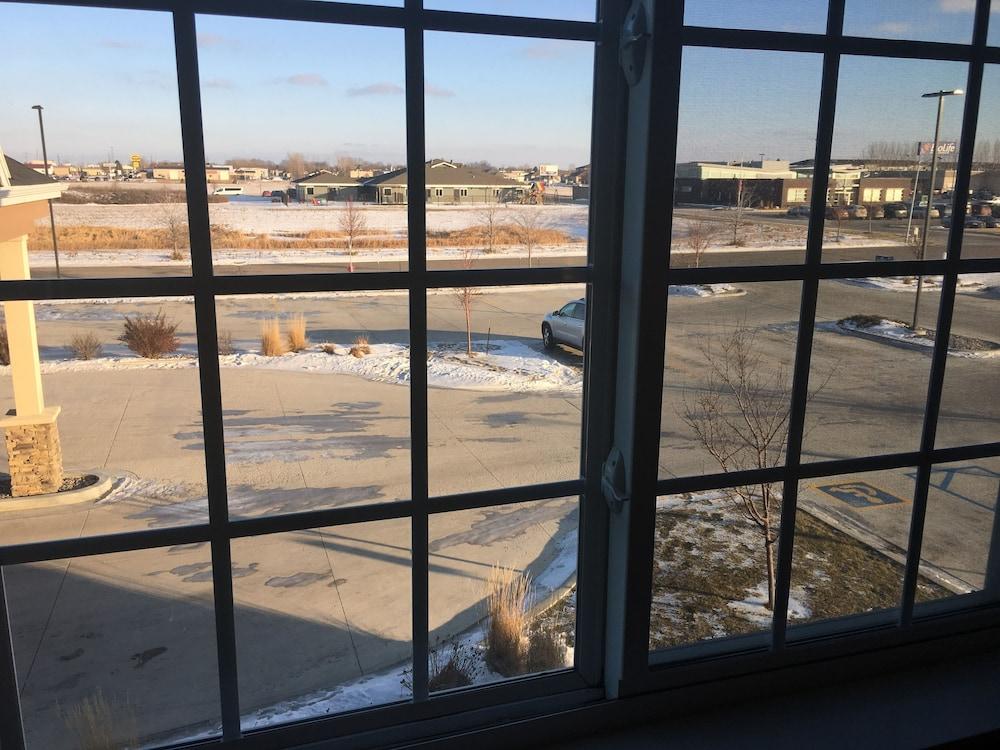Microtel Inn & Suites By Wyndham Moorhead Fargo Area photo 42