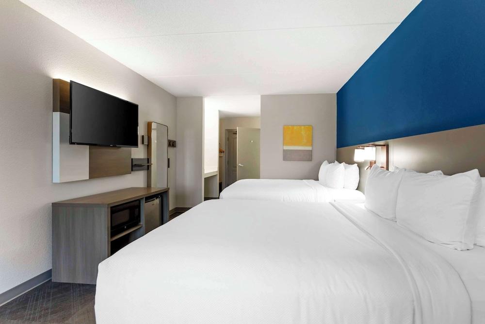 Comfort Inn & Suites Cuyahoga Falls - Akron photo 18