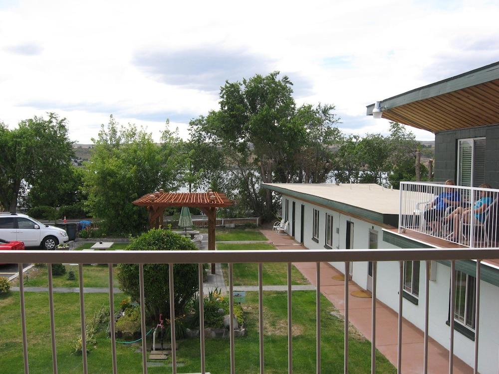 Masters Inn photo 24