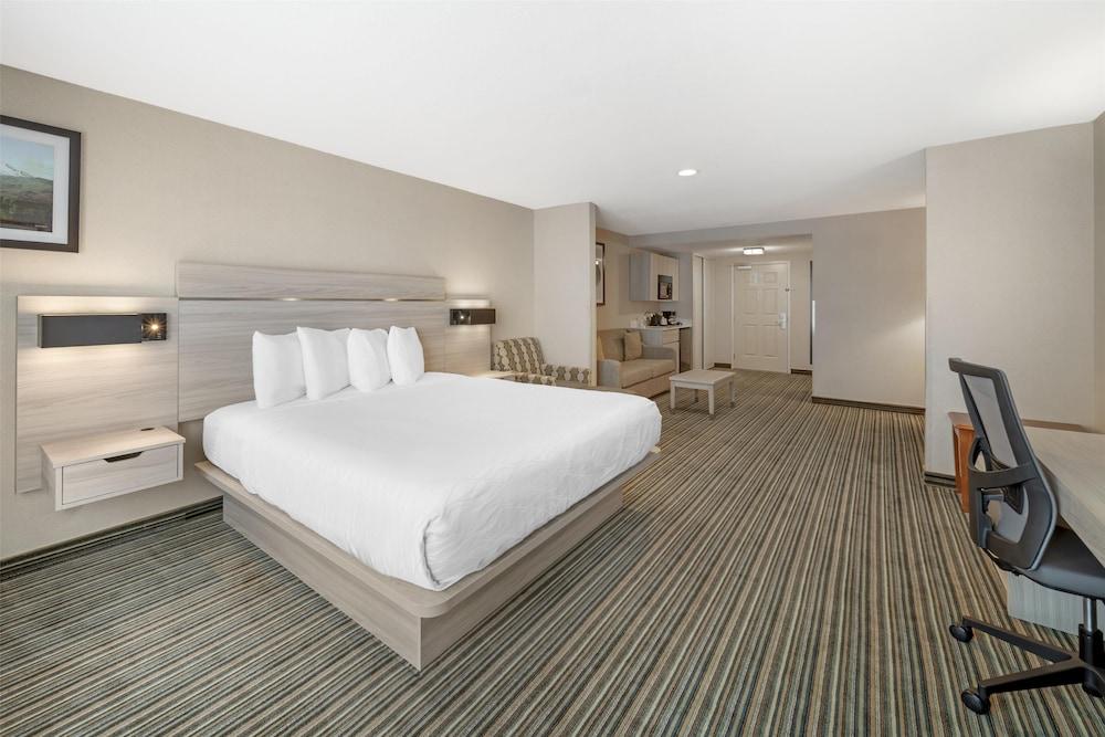 Best Western Plus Twin View Inn & Suites photo 24