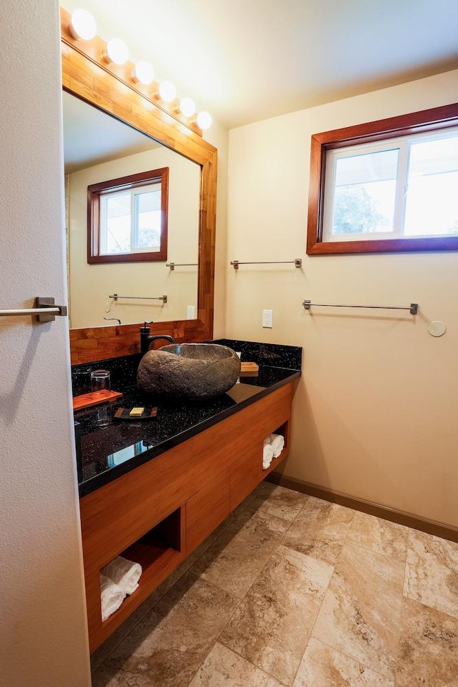 Hilo Beach House Inn photo 35