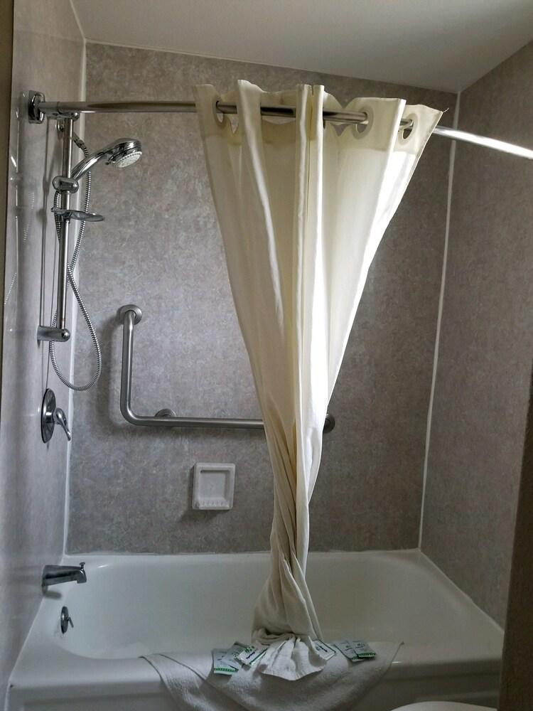 Budget Inn Express Douglas photo 9