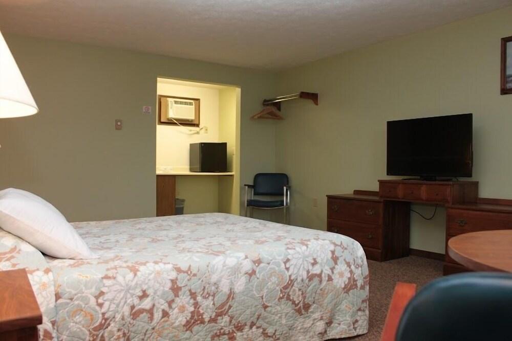The Villager Motel photo 9